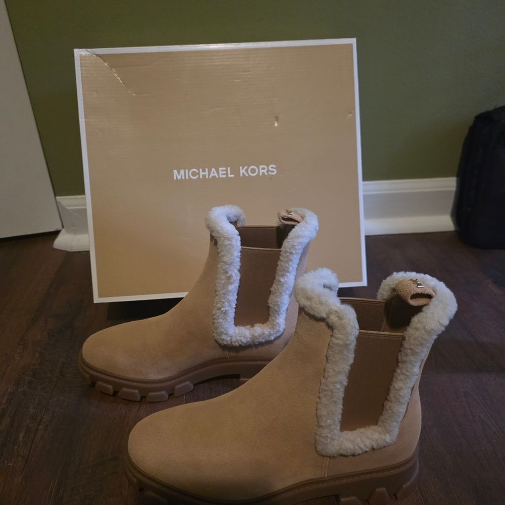 FLASH SALE- NWT-Michael Kors Ridley Tan Bootie Leather Ankle Boots - Picture 6 of 9